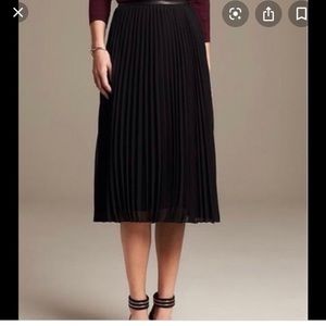 Pleated Midi Skirt Black